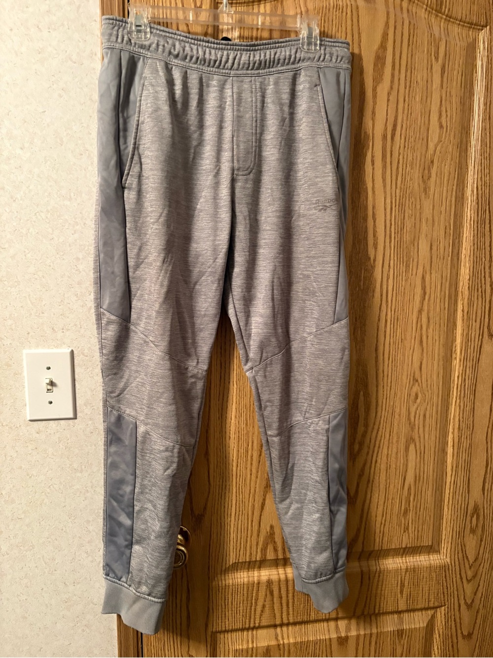 Reebok Men's Light Gray Heather Jogger Sweatpants - size Medium